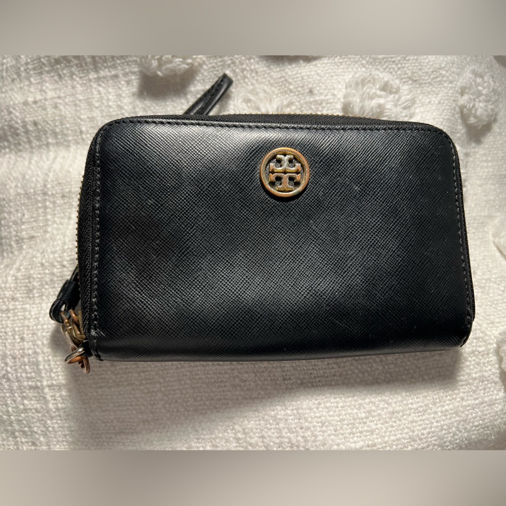 Tory Burch Robinson wristlet in black leather with gold hardware